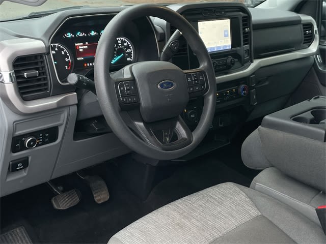 2023 Ford F-150 XLT 2