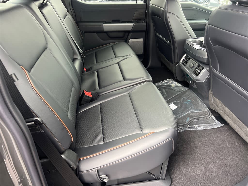 2025 Ford F-150 Lariat 24