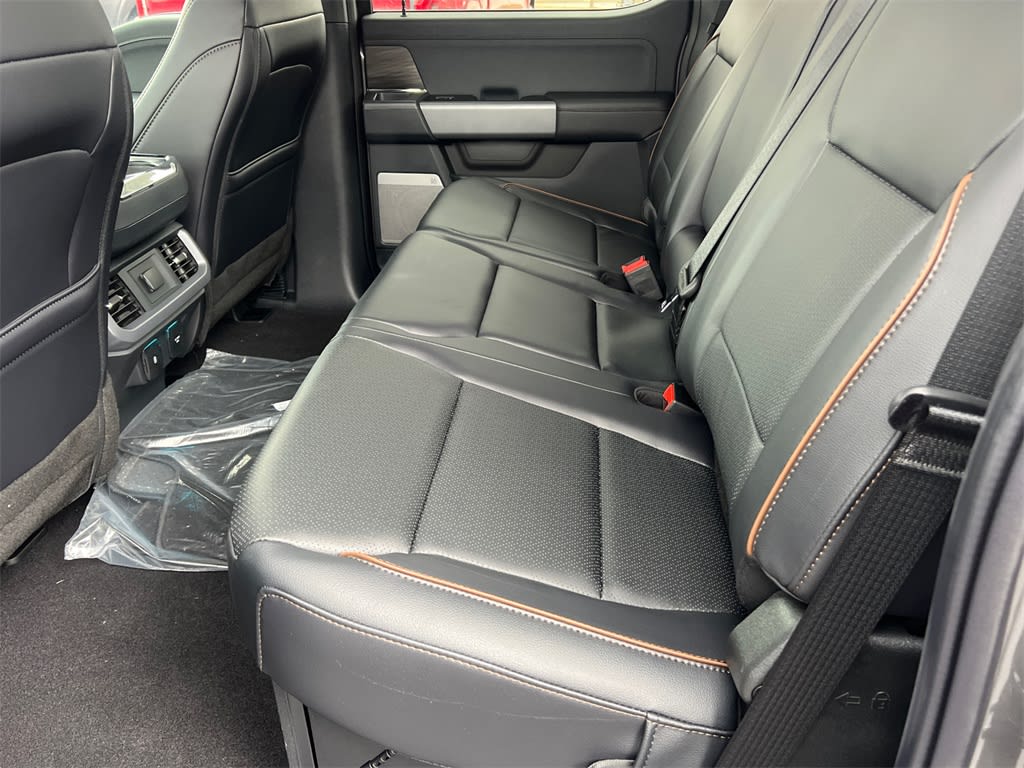 2025 Ford F-150 Lariat 12
