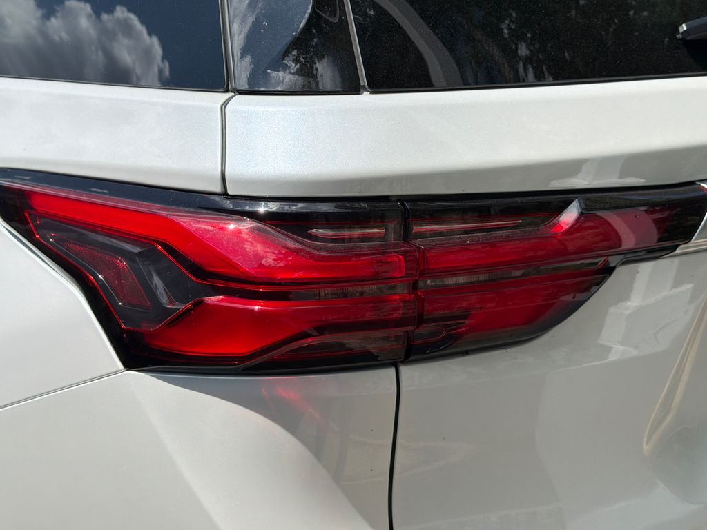 Thumbnail: 2024 Chevrolet Traverse - 10