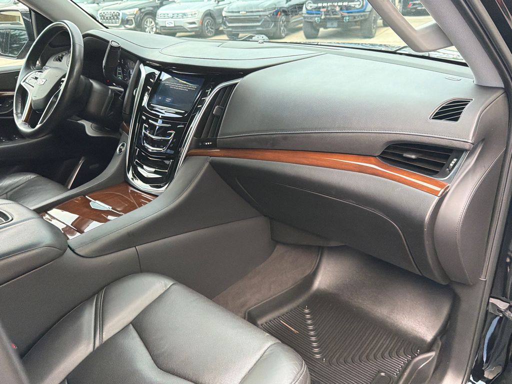 Thumbnail: 2020 Cadillac Escalade - 2
