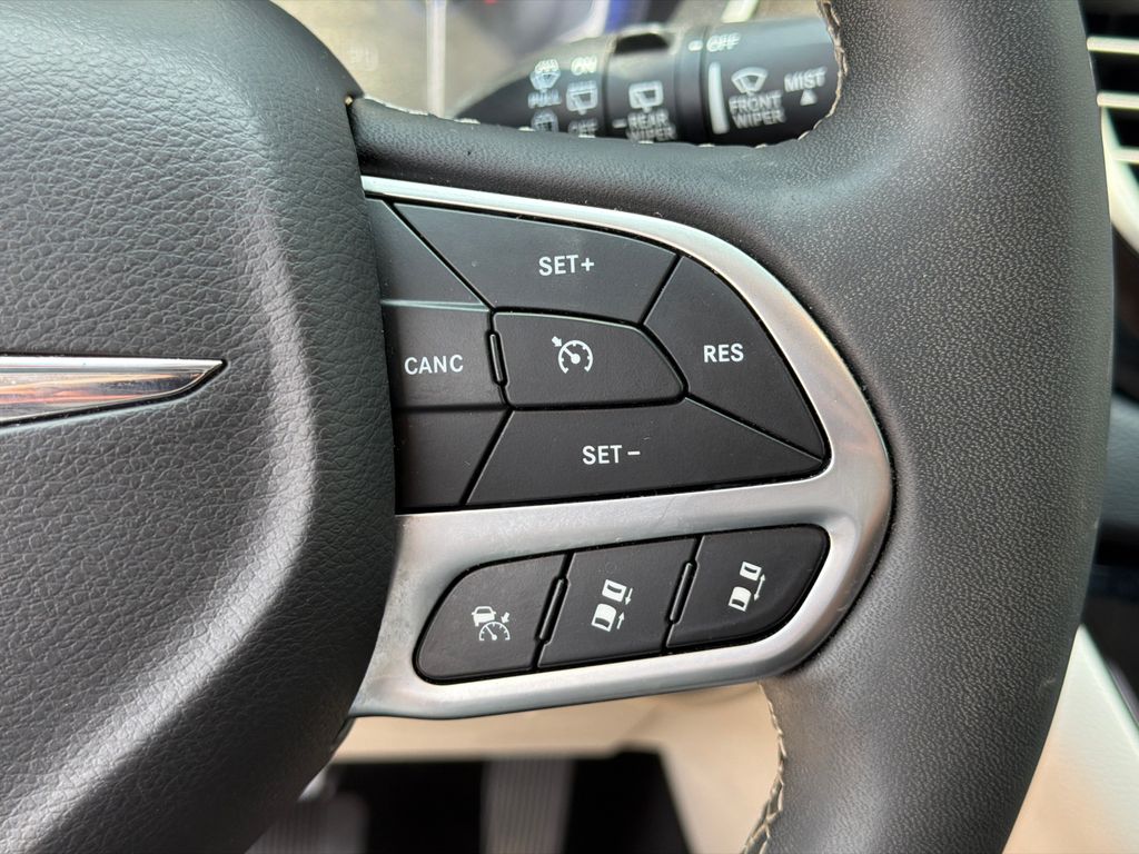 Thumbnail: 2023 Chrysler Pacifica - 27