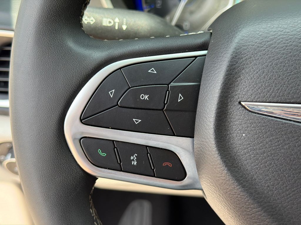 Thumbnail: 2023 Chrysler Pacifica - 26