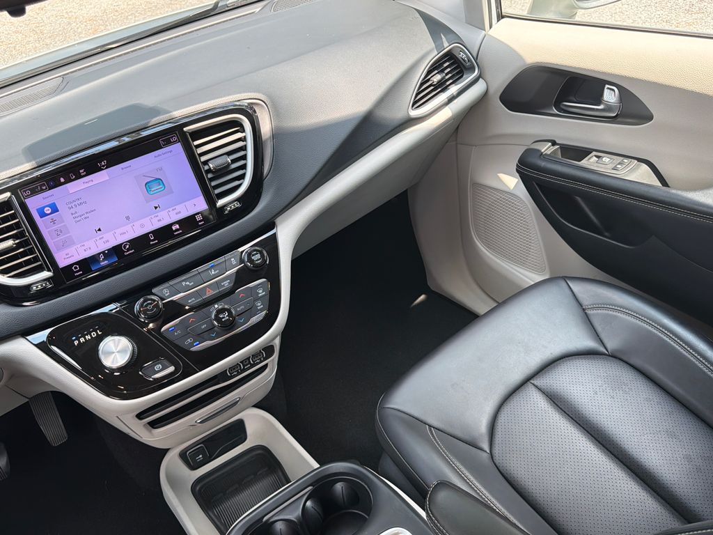 Thumbnail: 2023 Chrysler Pacifica - 13