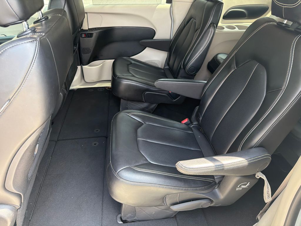 Thumbnail: 2023 Chrysler Pacifica - 23
