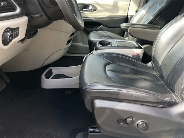 2022 Chrysler Pacifica Touring L 26