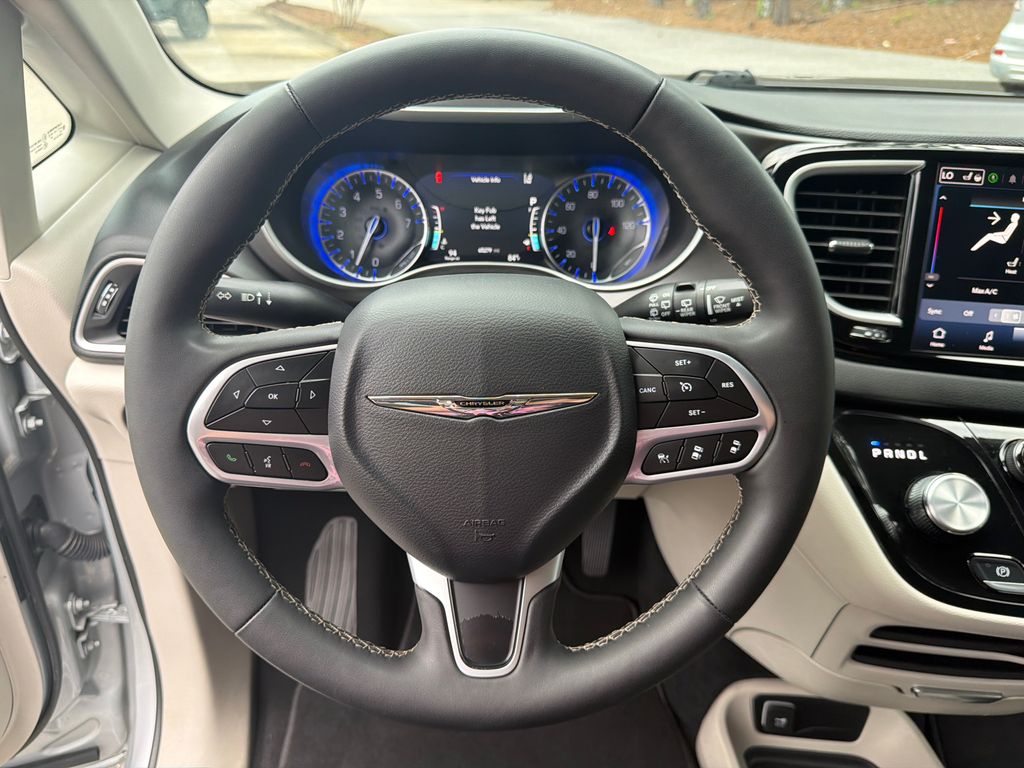 Thumbnail: 2024 Chrysler Pacifica - 25