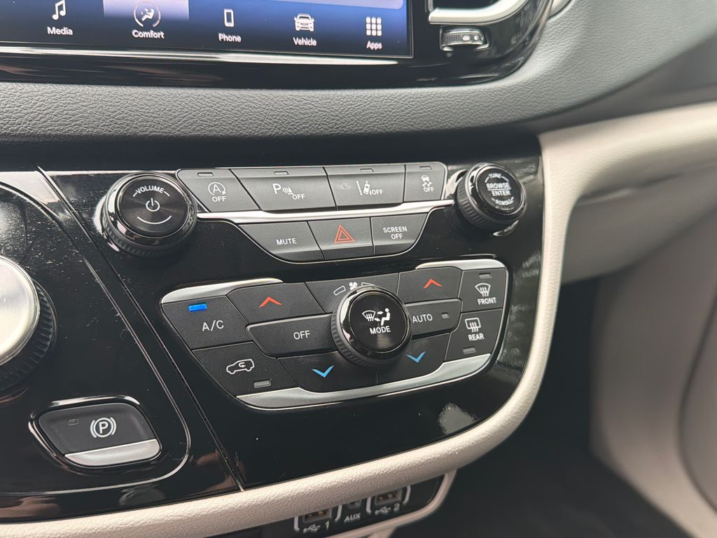 Thumbnail: 2024 Chrysler Pacifica - 30