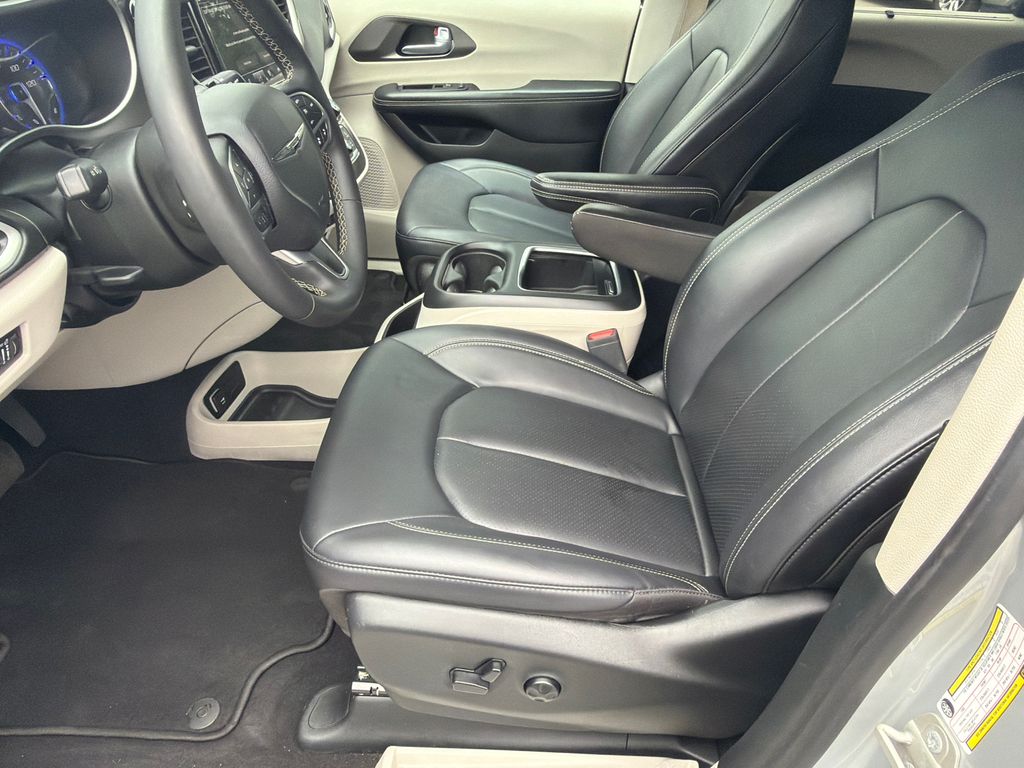 Thumbnail: 2024 Chrysler Pacifica - 9