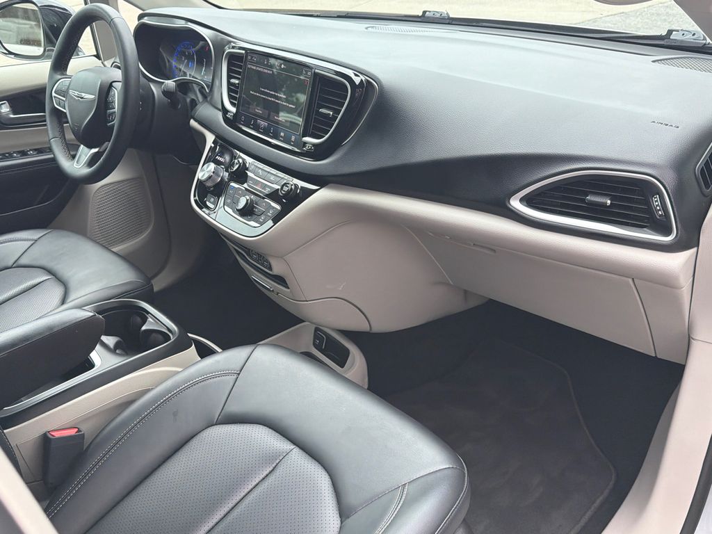 Thumbnail: 2024 Chrysler Pacifica - 2