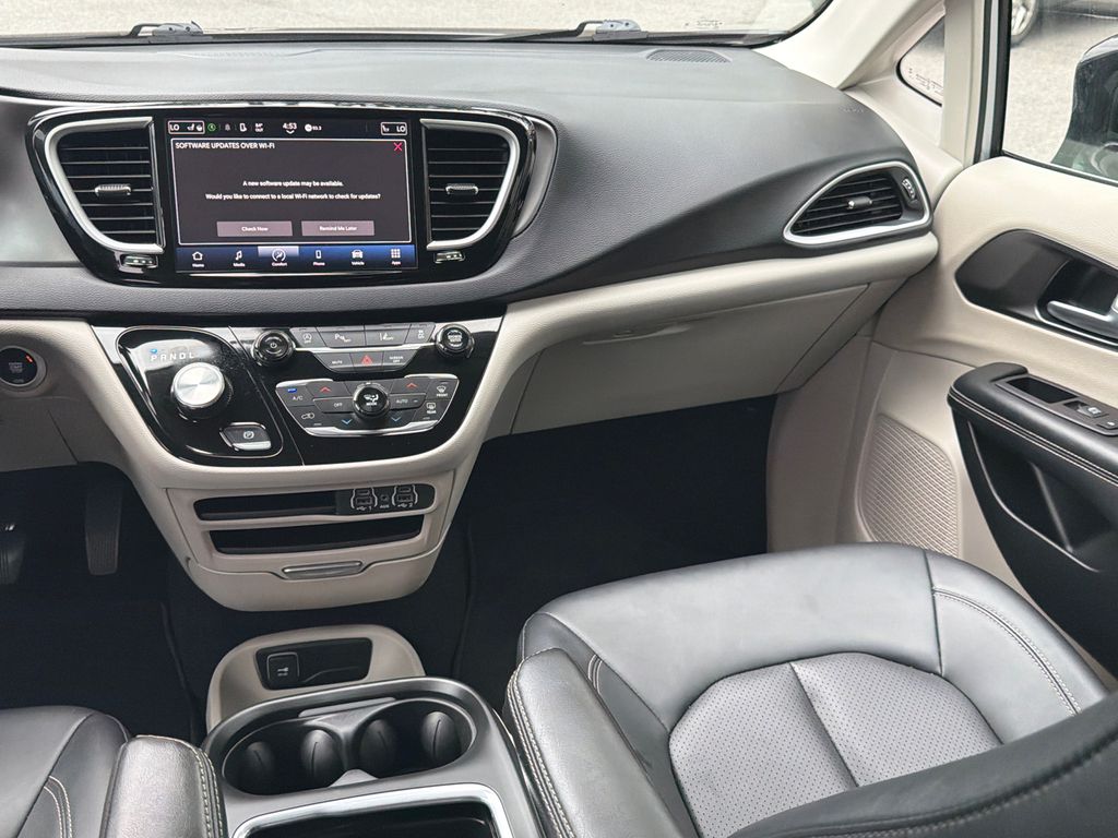 Thumbnail: 2024 Chrysler Pacifica - 13