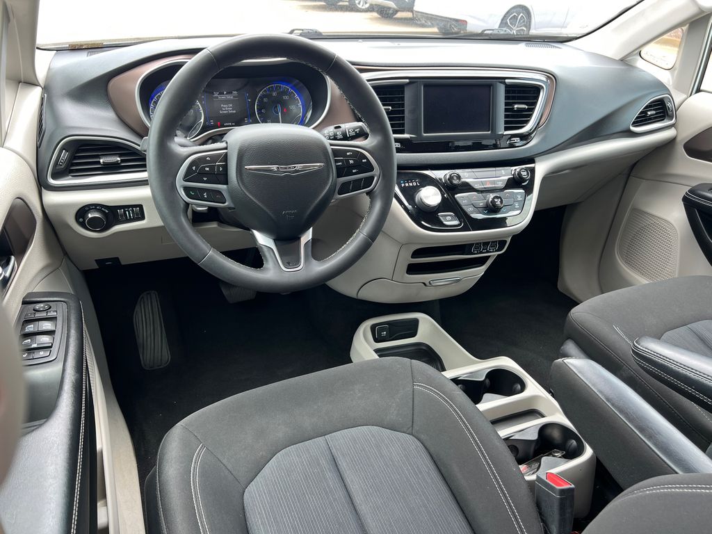 Thumbnail: 2022 Chrysler Voyager - 2