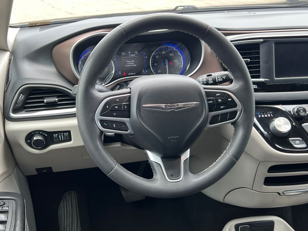 Thumbnail: 2022 Chrysler Voyager - 9