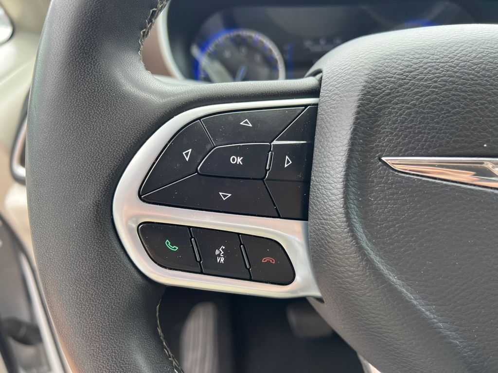 Thumbnail: 2022 Chrysler Voyager - 28