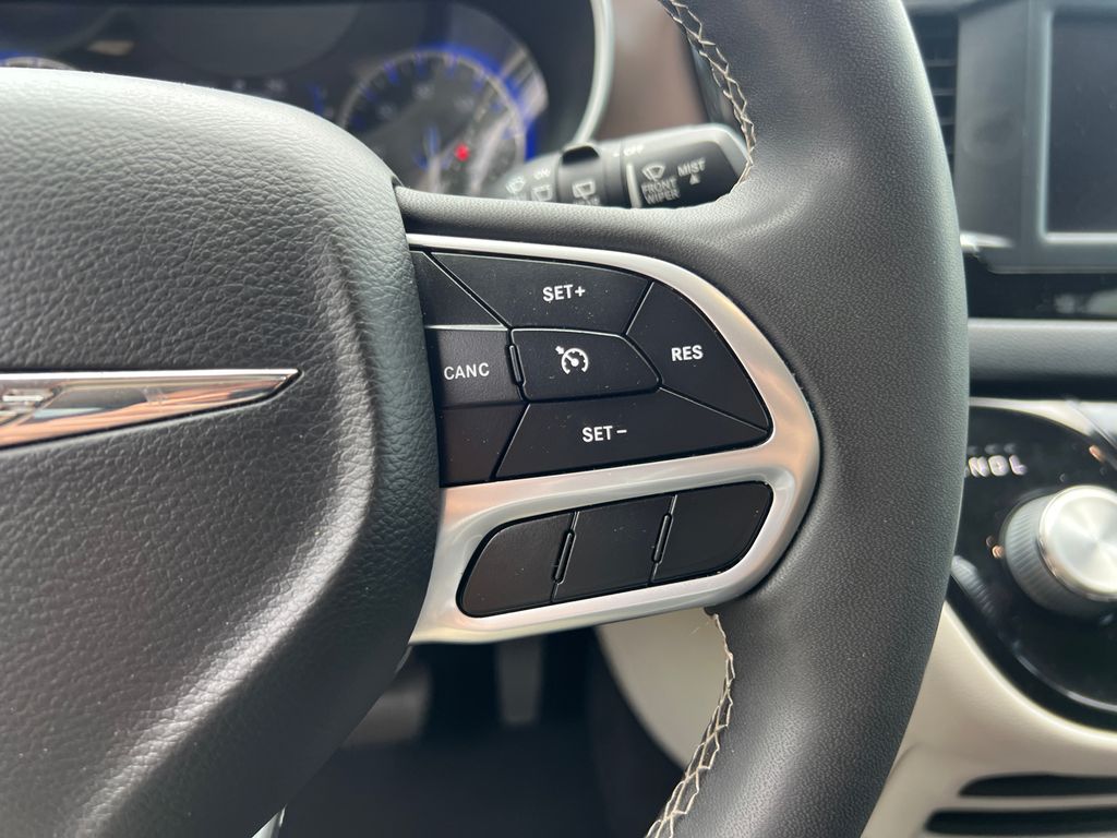 Thumbnail: 2022 Chrysler Voyager - 29