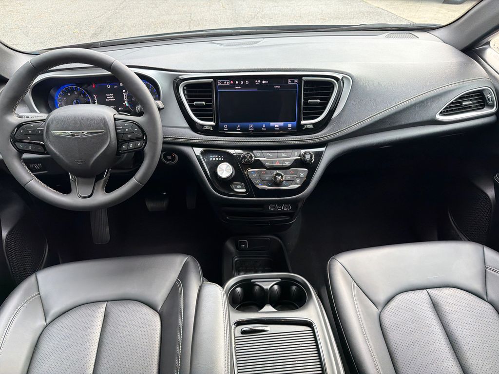 Thumbnail: 2024 Chrysler Pacifica - 8