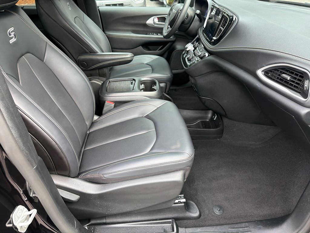 Thumbnail: 2024 Chrysler Pacifica - 10