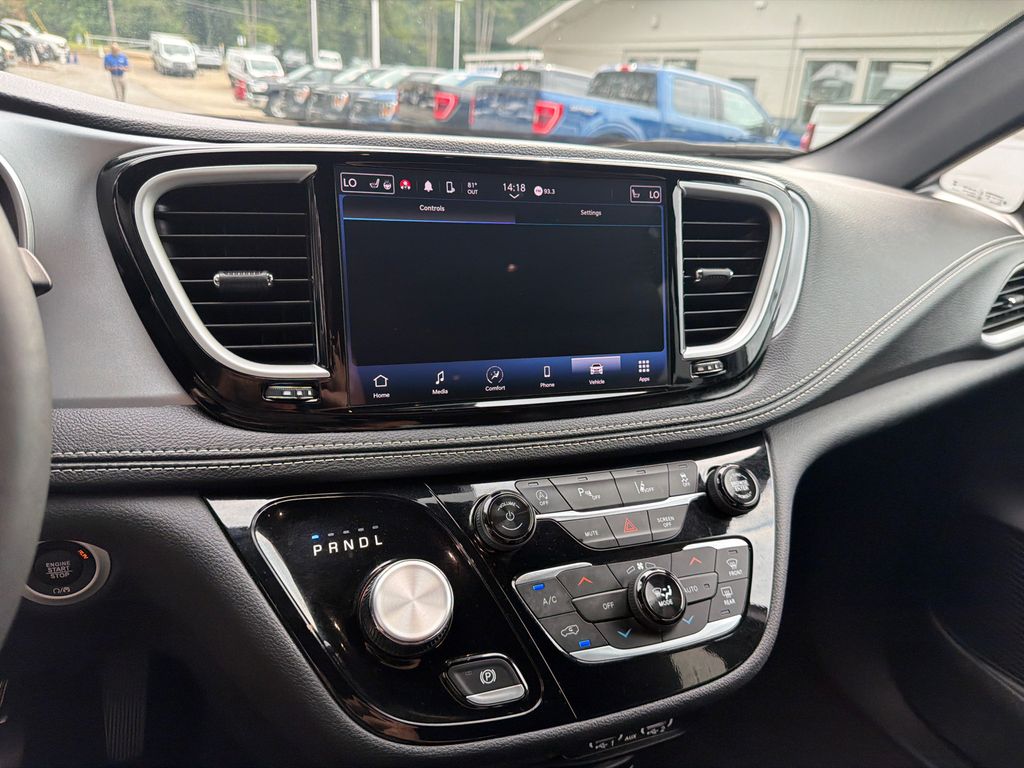 Thumbnail: 2024 Chrysler Pacifica - 28