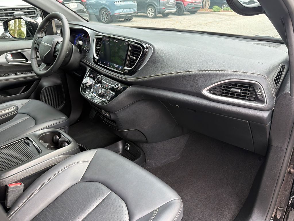 Thumbnail: 2024 Chrysler Pacifica - 2