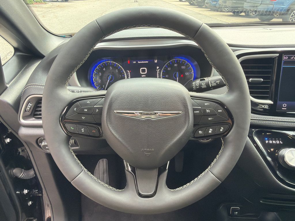 Thumbnail: 2024 Chrysler Pacifica - 13