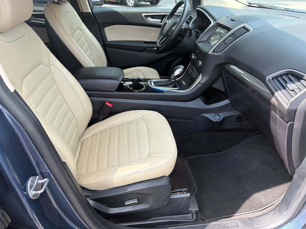 Thumbnail: 2018 Ford Edge - 10