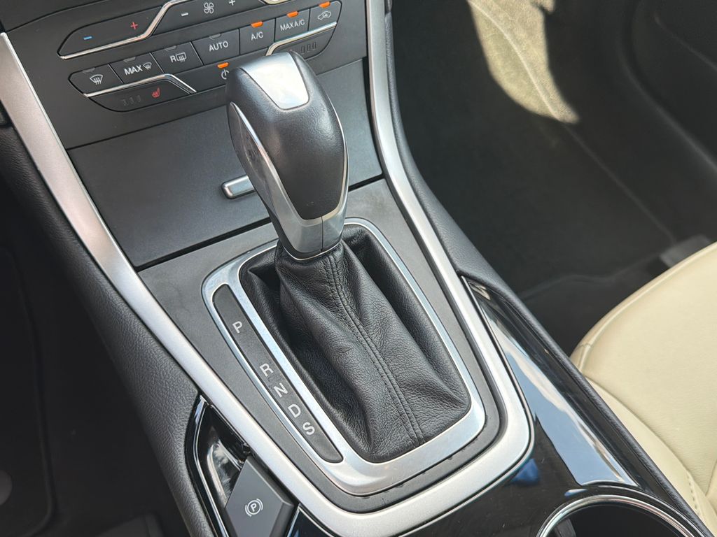 Thumbnail: 2018 Ford Edge - 31