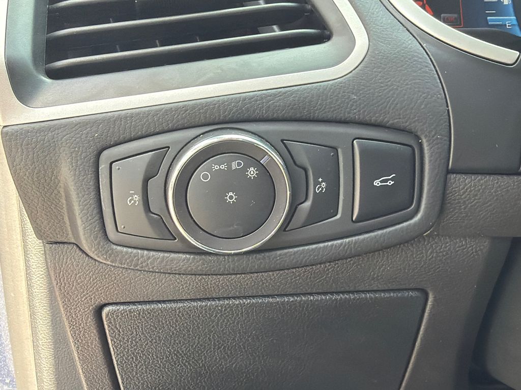 Thumbnail: 2018 Ford Edge - 32