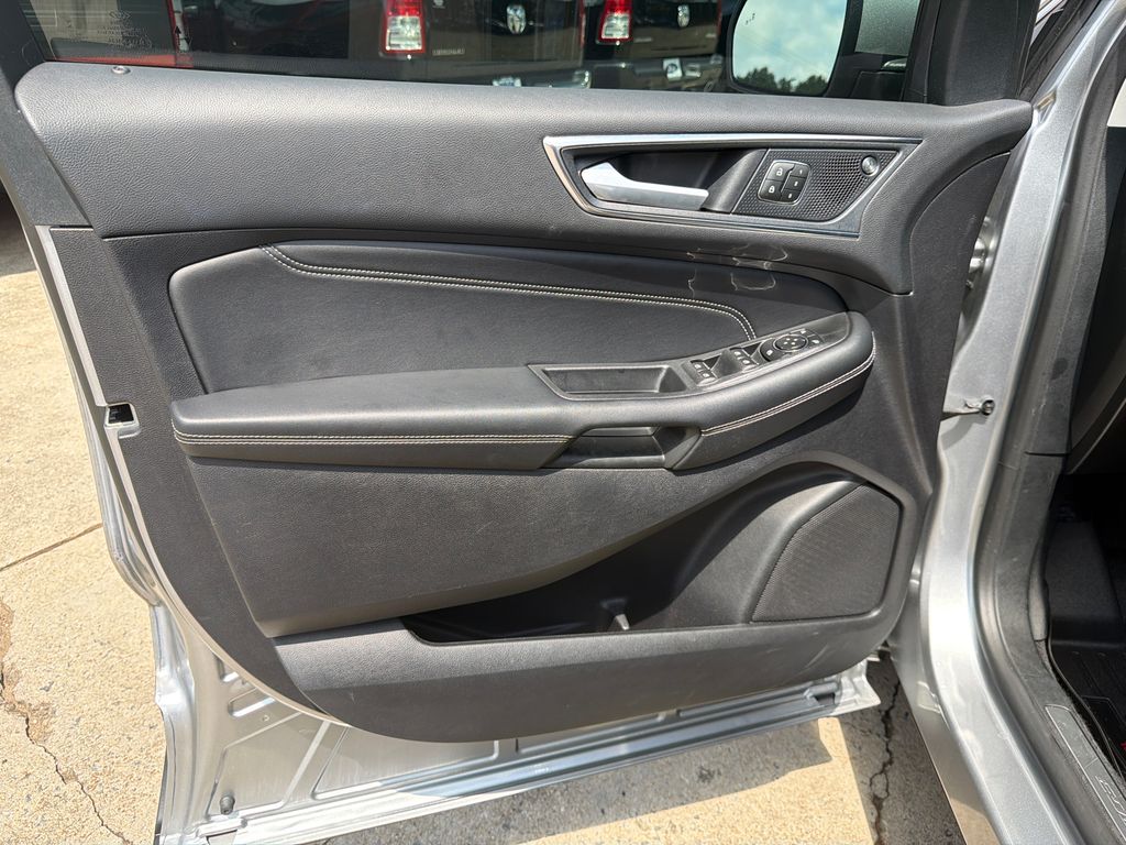 Thumbnail: 2021 Ford Edge - 22