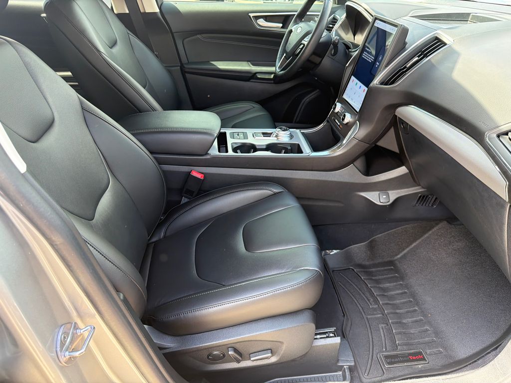 Thumbnail: 2021 Ford Edge - 10