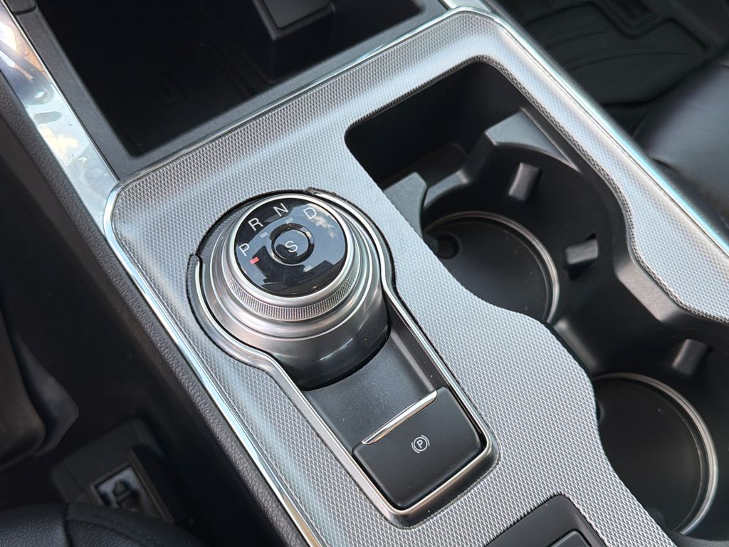 Thumbnail: 2021 Ford Edge - 15