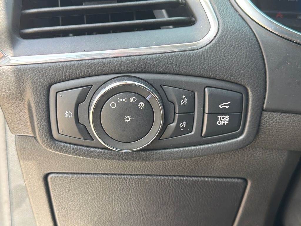 Thumbnail: 2021 Ford Edge - 32
