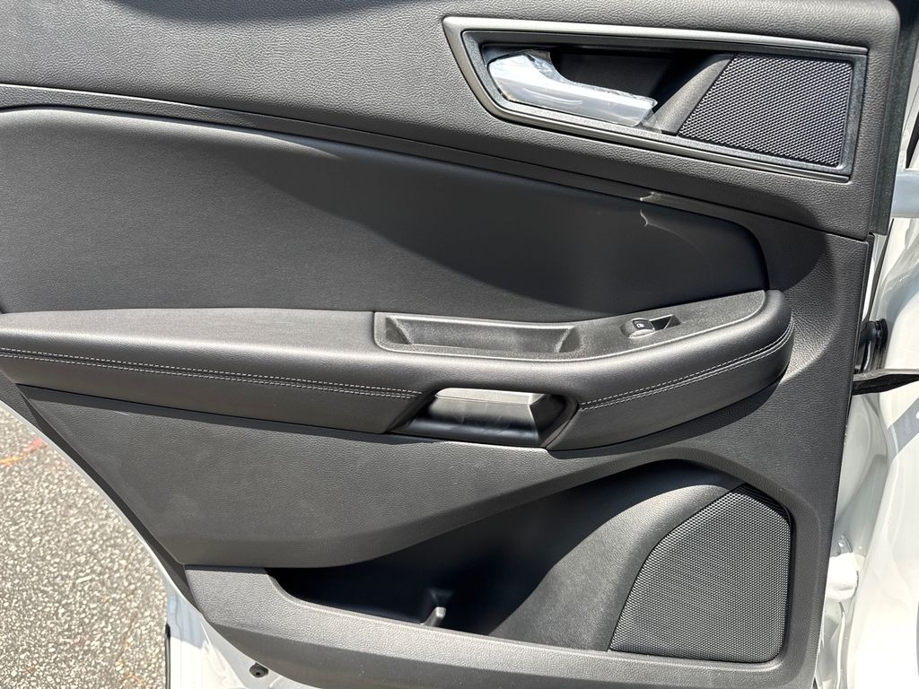 Thumbnail: 2024 Ford Edge - 26
