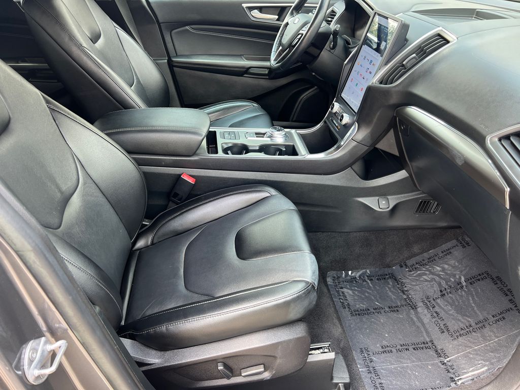 Thumbnail: 2022 Ford Edge - 10