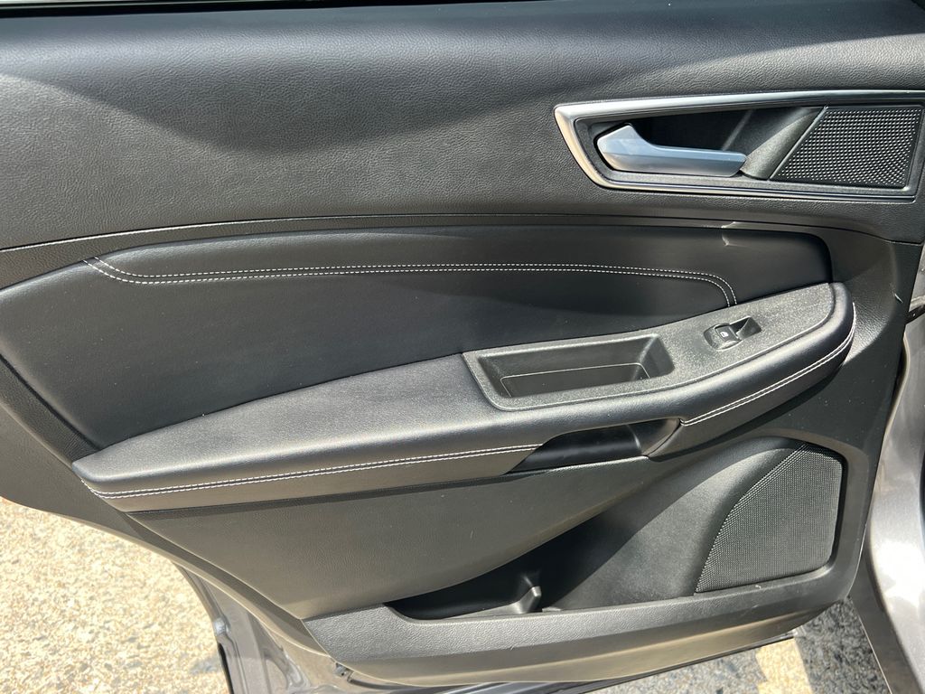 Thumbnail: 2022 Ford Edge - 28