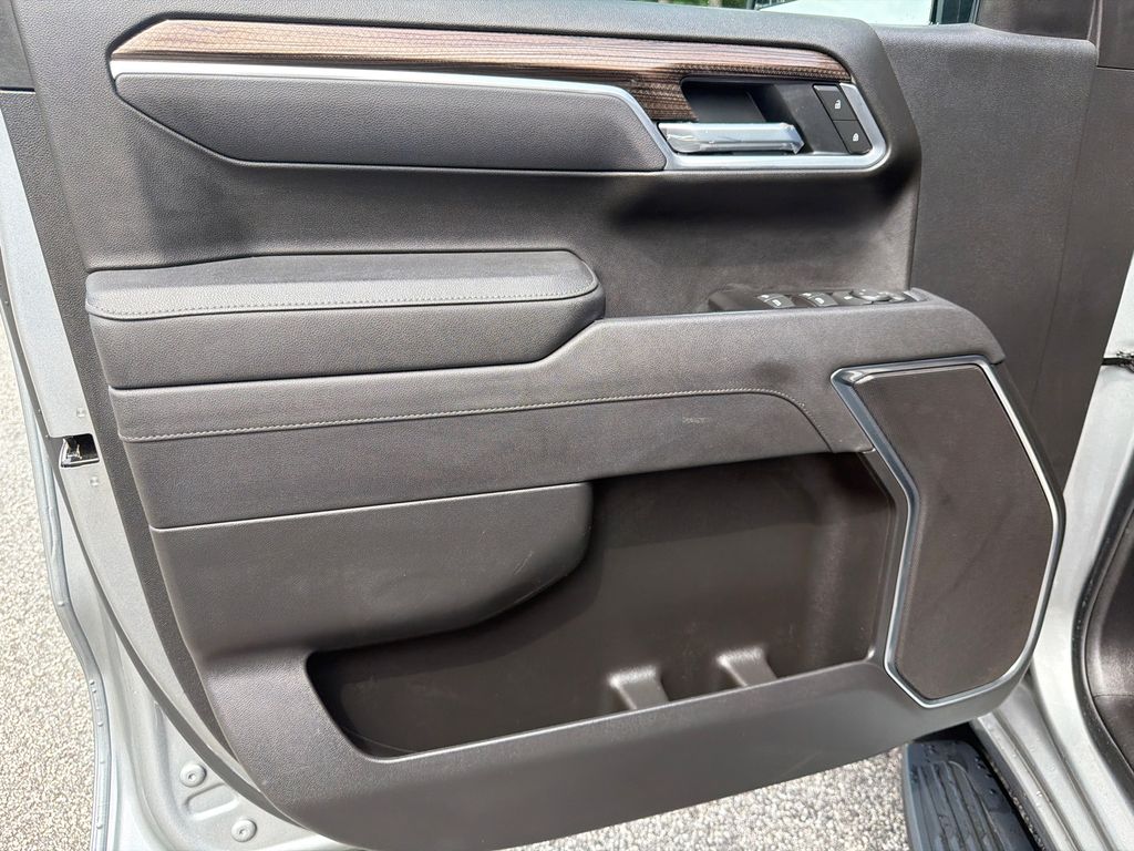 Thumbnail: 2025 Chevrolet Silverado 1500 - 21