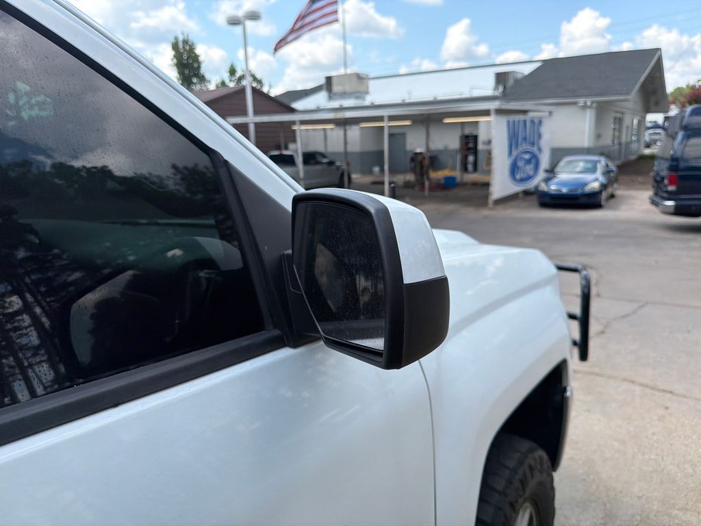 Thumbnail: 2019 Chevrolet Silverado 1500 - 8