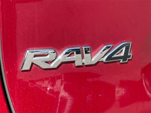 2021 Toyota RAV4 XLE Premium 32