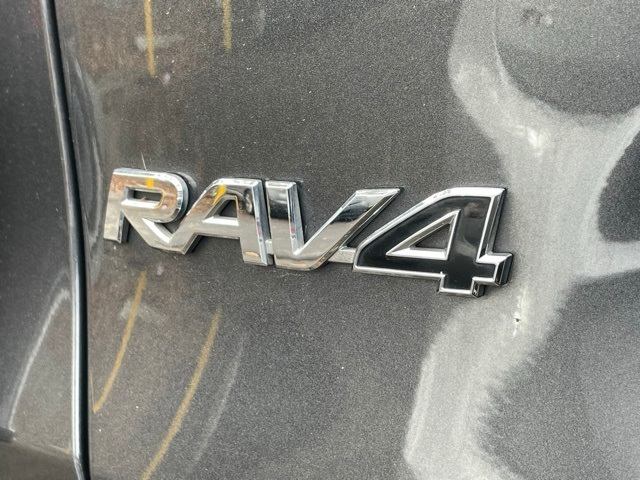 2020 Toyota RAV4 XLE 9