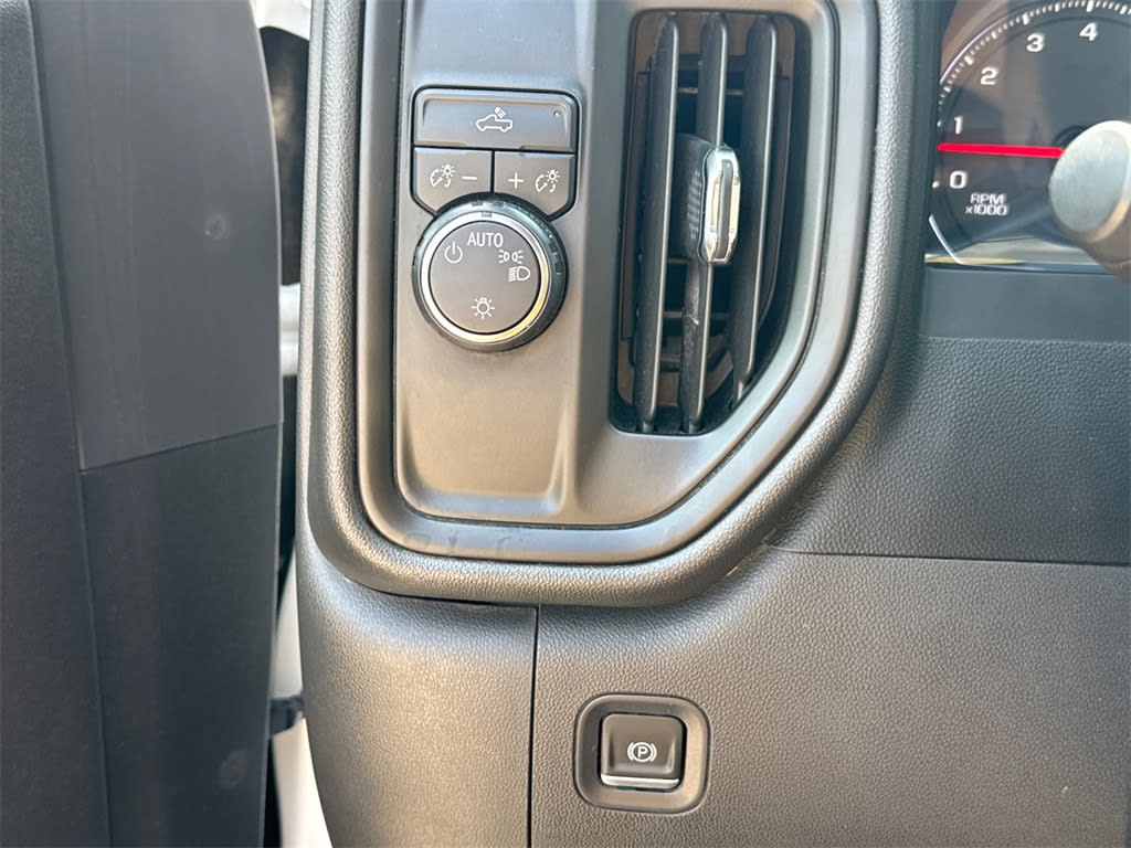 Thumbnail: 2019 Chevrolet Silverado 1500 - 11