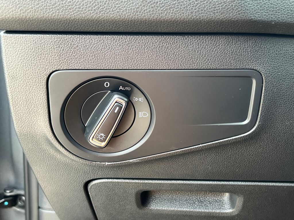 Thumbnail: 2021 Volkswagen Tiguan - 33