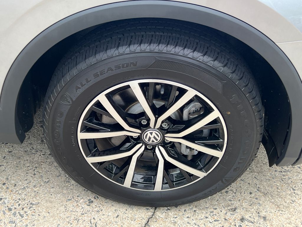 Thumbnail: 2021 Volkswagen Tiguan - 22