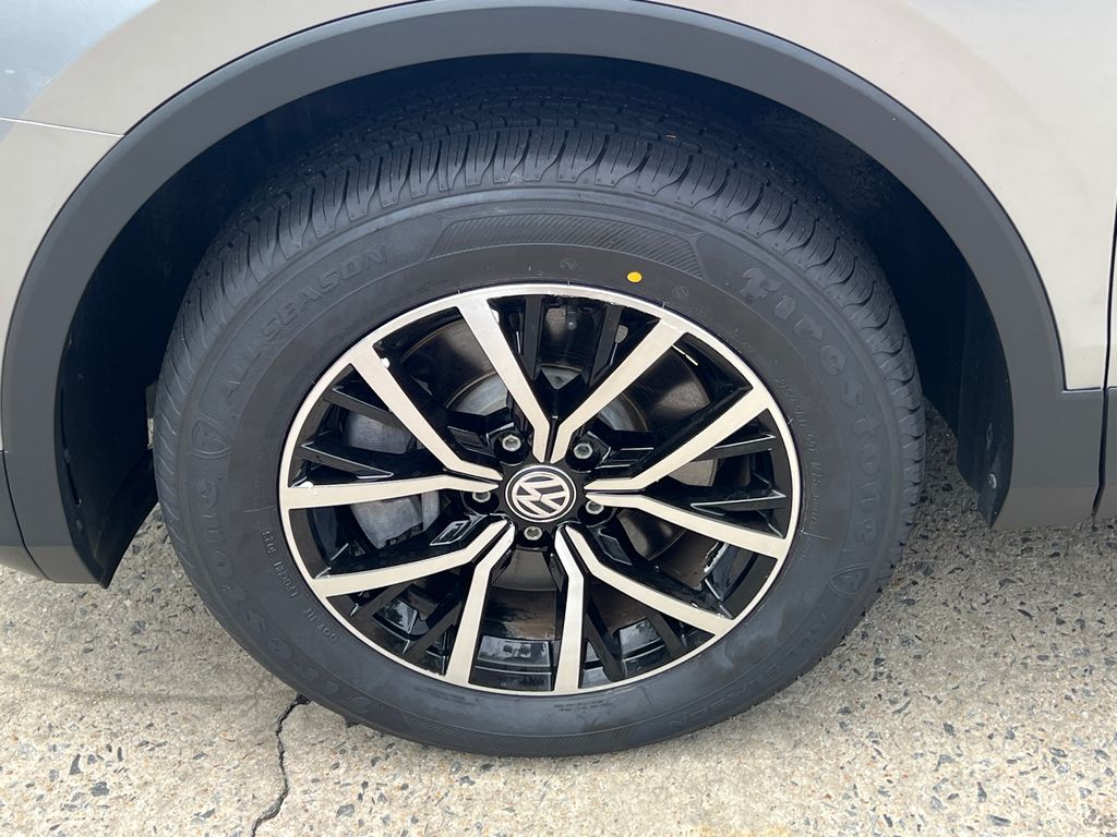 Thumbnail: 2021 Volkswagen Tiguan - 7