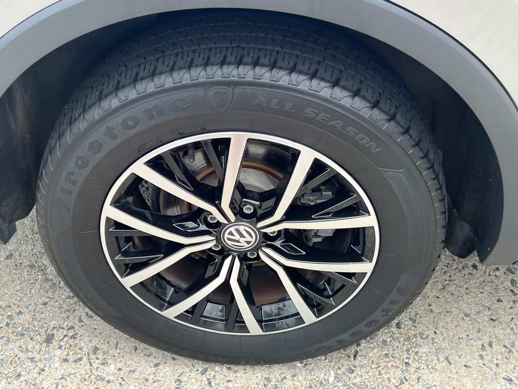 Thumbnail: 2021 Volkswagen Tiguan - 25