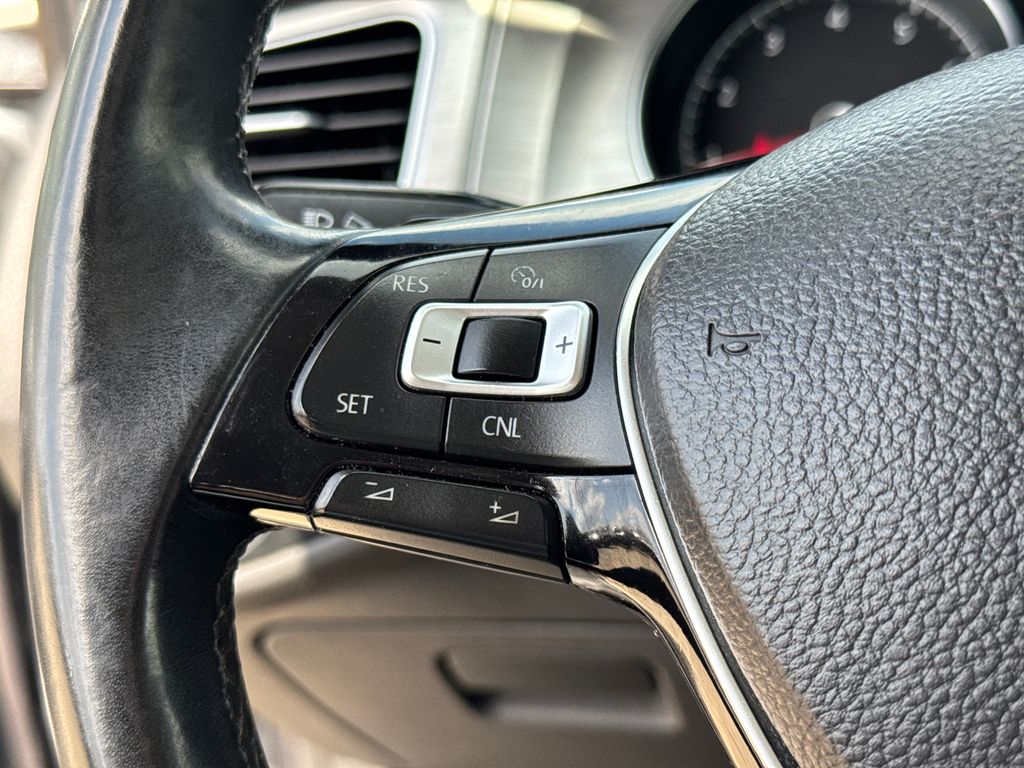 Thumbnail: 2015 Volkswagen Golf - 26