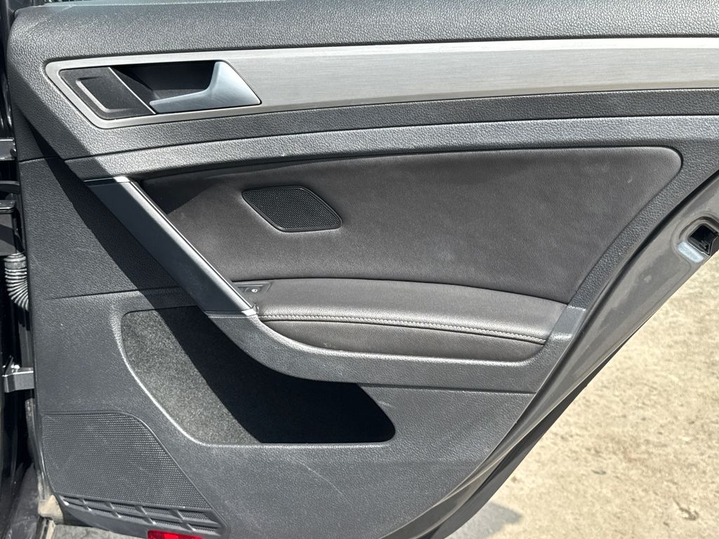 Thumbnail: 2015 Volkswagen Golf - 23