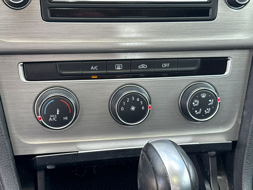 Thumbnail: 2015 Volkswagen Golf - 28