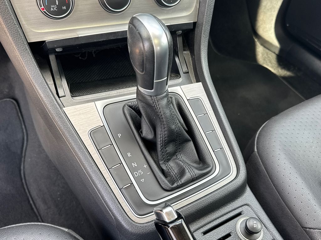 Thumbnail: 2015 Volkswagen Golf - 29