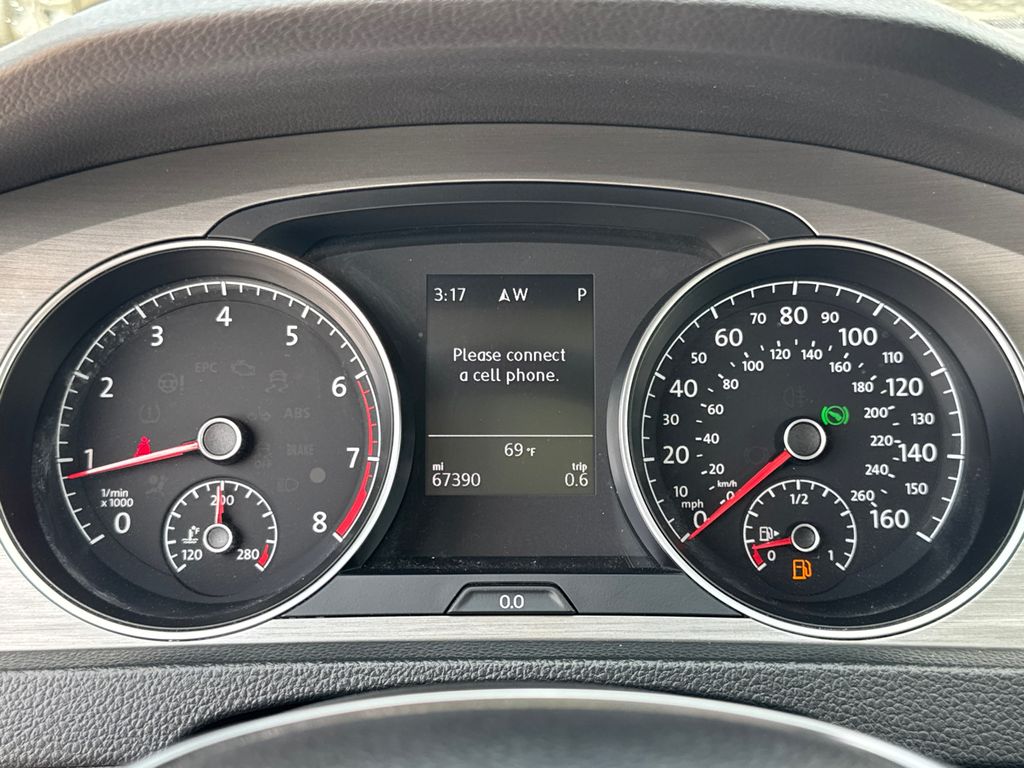 Thumbnail: 2015 Volkswagen Golf - 16