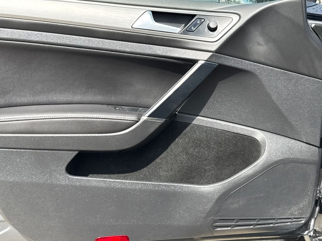 Thumbnail: 2015 Volkswagen Golf - 22