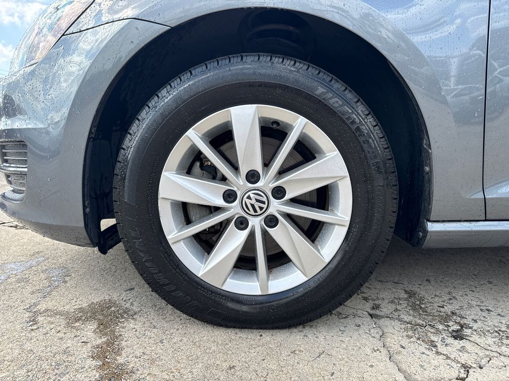 Thumbnail: 2015 Volkswagen Golf - 7